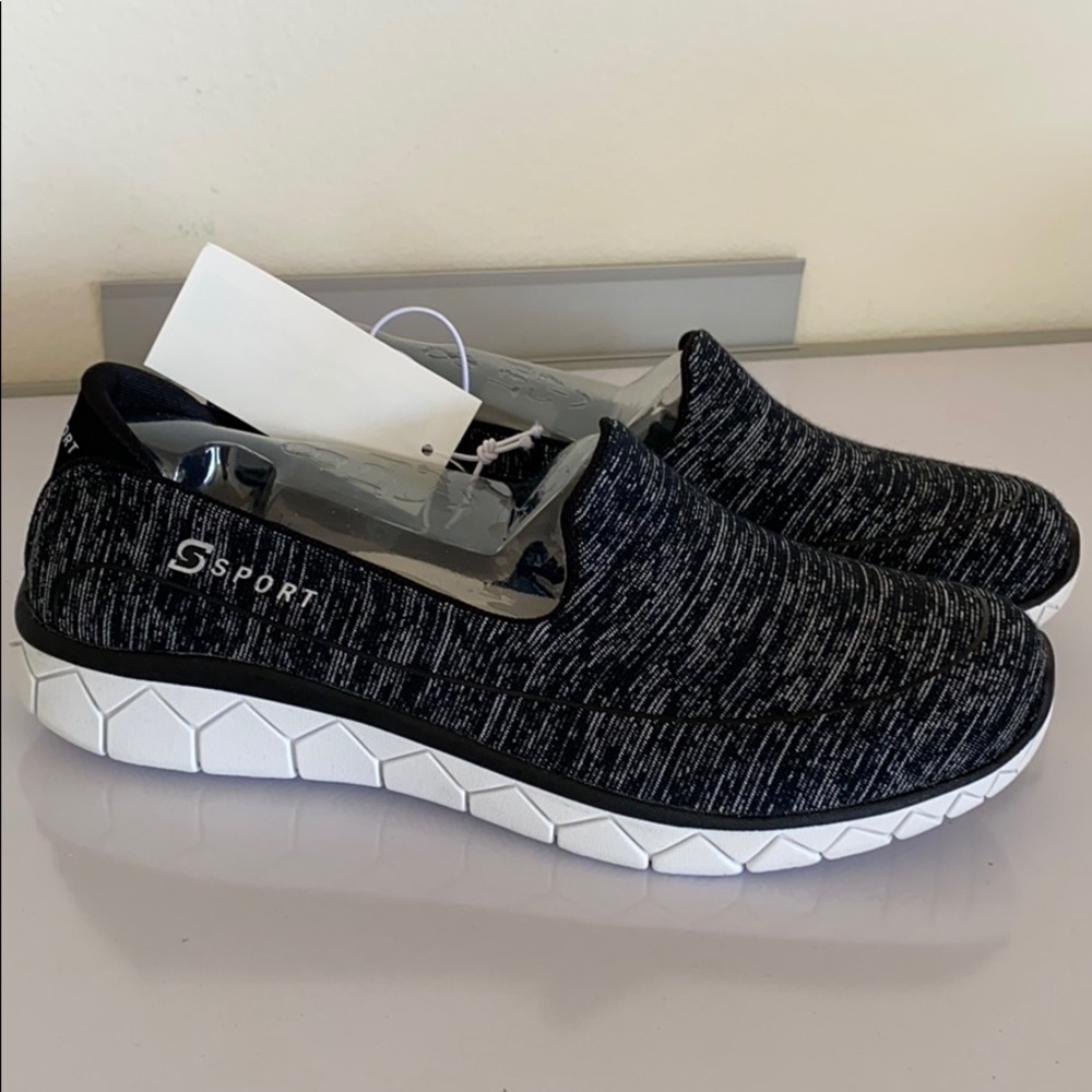Sport shoes